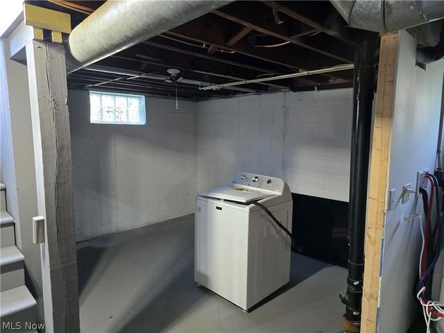 403 High Grove Boulevard, Akron, OH 44312