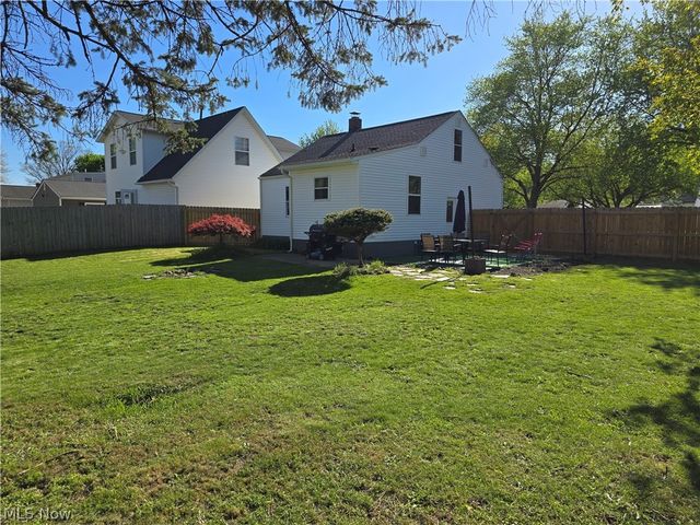 403 High Grove Boulevard, Akron, OH 44312