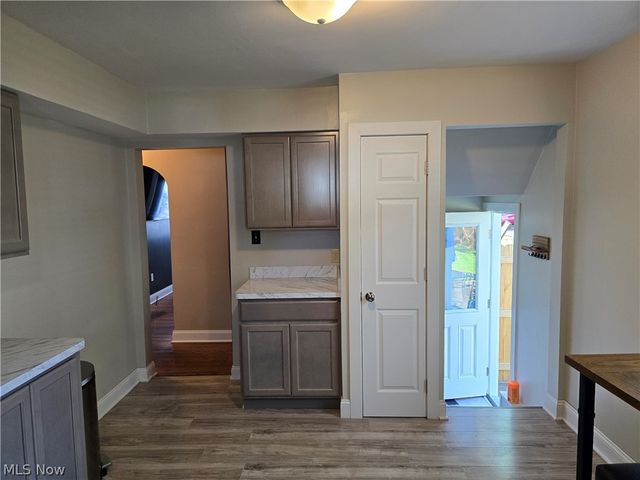 403 High Grove Boulevard, Akron, OH 44312