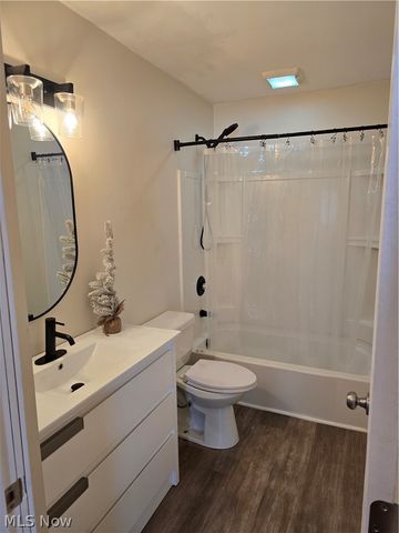 403 High Grove Boulevard, Akron, OH 44312