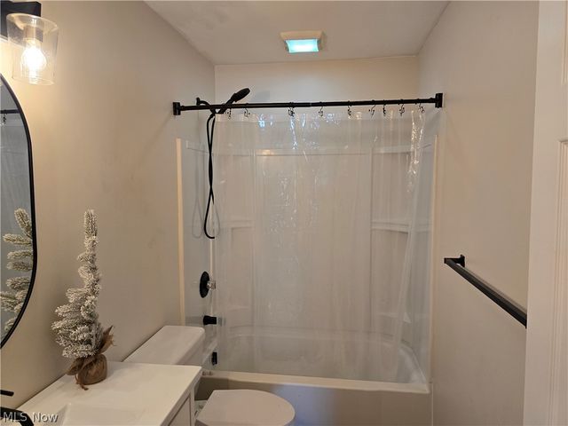 403 High Grove Boulevard, Akron, OH 44312