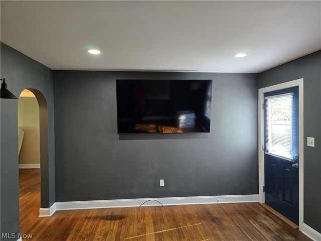 403 High Grove Boulevard, Akron, OH 44312