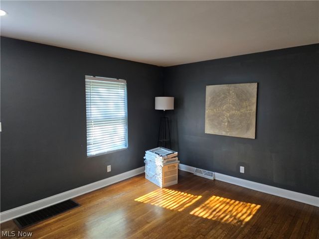 403 High Grove Boulevard, Akron, OH 44312