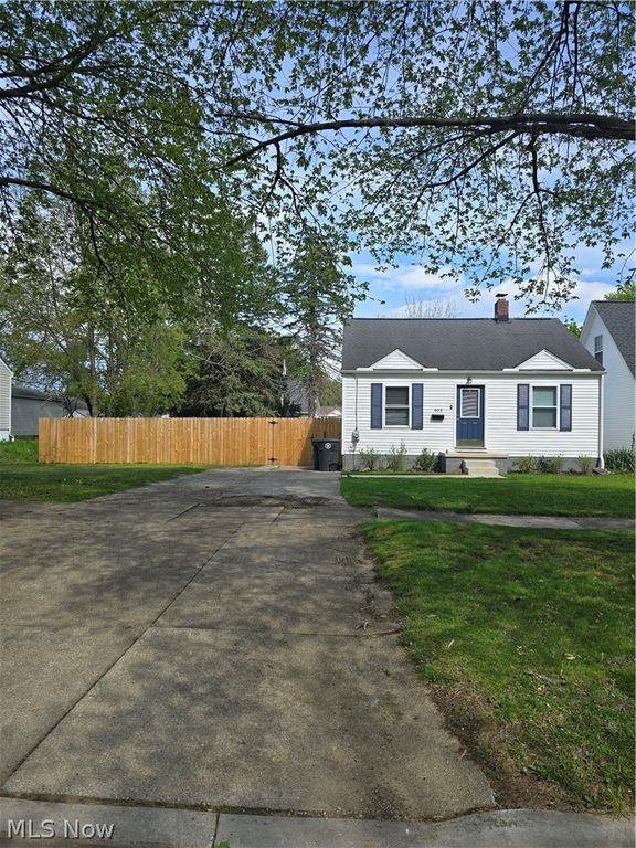 403 High Grove Boulevard, Akron, OH 44312