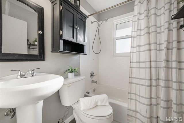 8014 Morgan Ford Road, St Louis, MO 63123