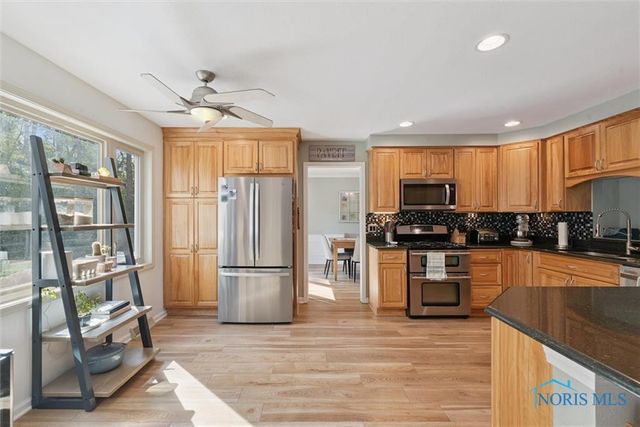 831 Whitehorse Court, Perrysburg, OH 43551