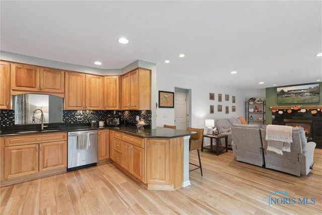 831 Whitehorse Court, Perrysburg, OH 43551