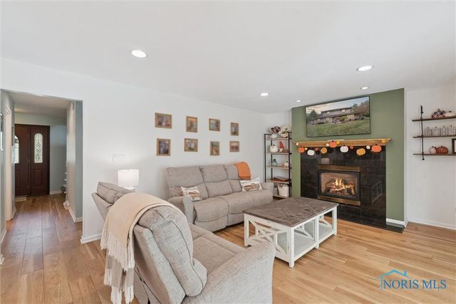 831 Whitehorse Court, Perrysburg, OH 43551