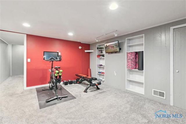 831 Whitehorse Court, Perrysburg, OH 43551