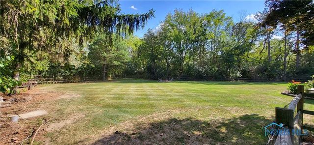 831 Whitehorse Court, Perrysburg, OH 43551