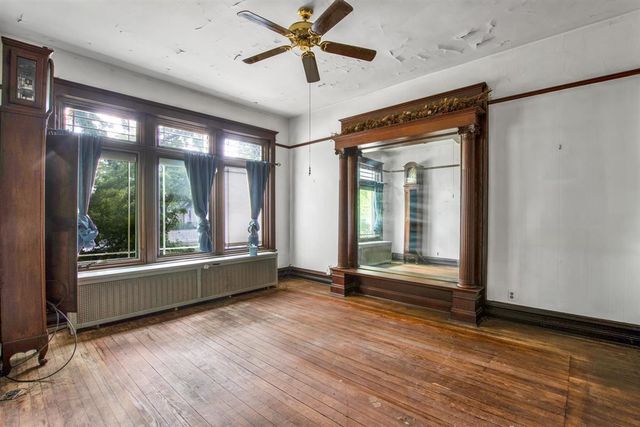 2244 N Maplewood Avenue, Chicago, IL 60647