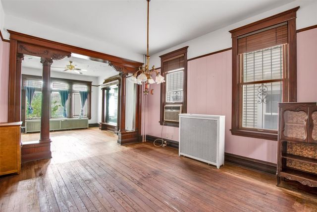2244 N Maplewood Avenue, Chicago, IL 60647
