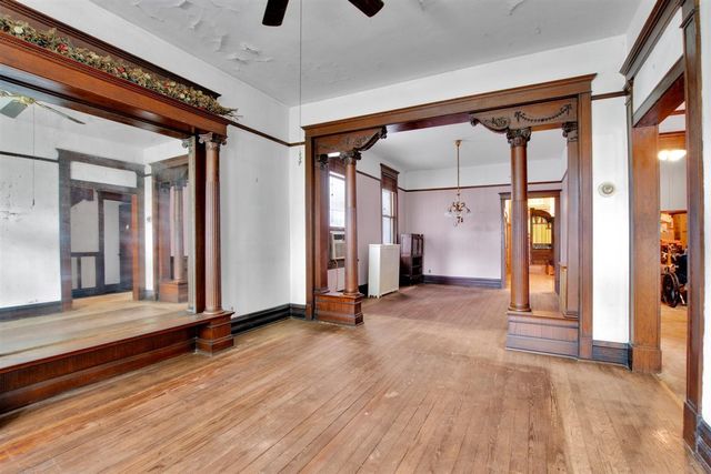 2244 N Maplewood Avenue, Chicago, IL 60647