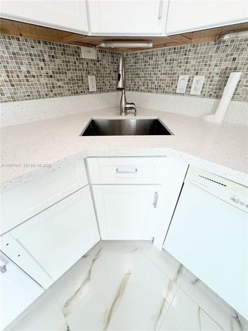 8160 SW 6th St, North Lauderdale, FL 33068