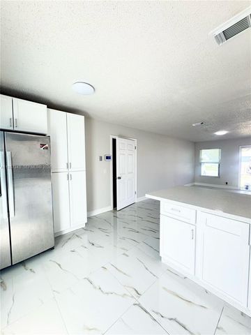 8160 SW 6th St, North Lauderdale, FL 33068