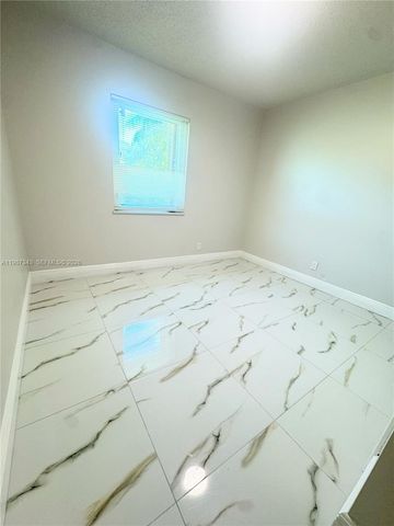 8160 SW 6th St, North Lauderdale, FL 33068