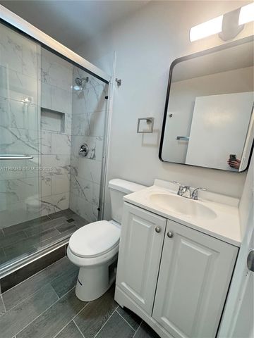 8160 SW 6th St, North Lauderdale, FL 33068