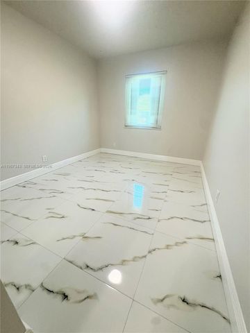 8160 SW 6th St, North Lauderdale, FL 33068