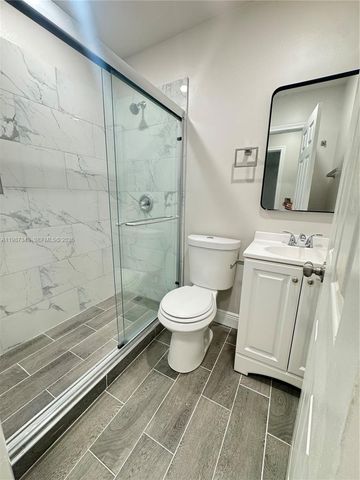 8160 SW 6th St, North Lauderdale, FL 33068