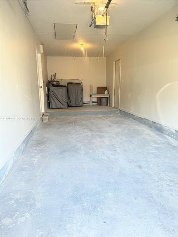 8160 SW 6th St, North Lauderdale, FL 33068