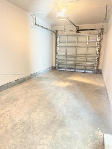 8160 SW 6th St, North Lauderdale, FL 33068