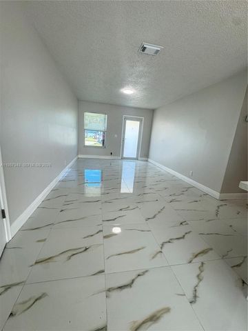 8160 SW 6th St, North Lauderdale, FL 33068