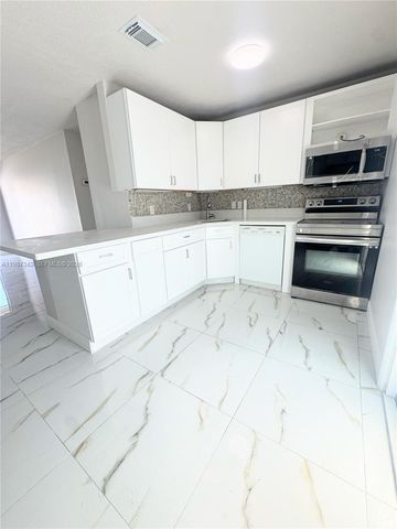 8160 SW 6th St, North Lauderdale, FL 33068