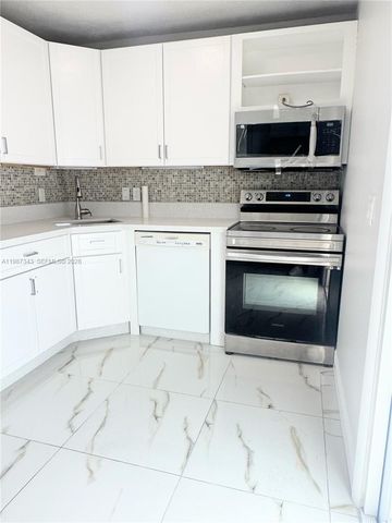 8160 SW 6th St, North Lauderdale, FL 33068