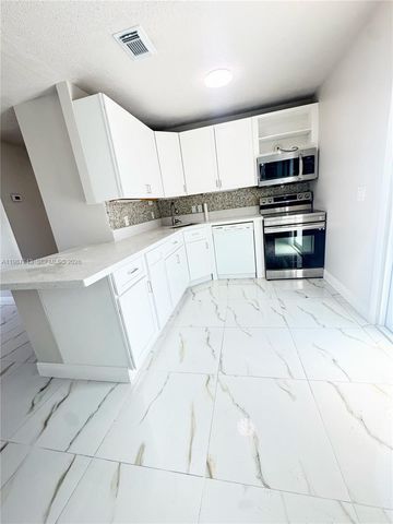 8160 SW 6th St, North Lauderdale, FL 33068