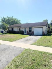 8160 SW 6th St, North Lauderdale, FL 33068