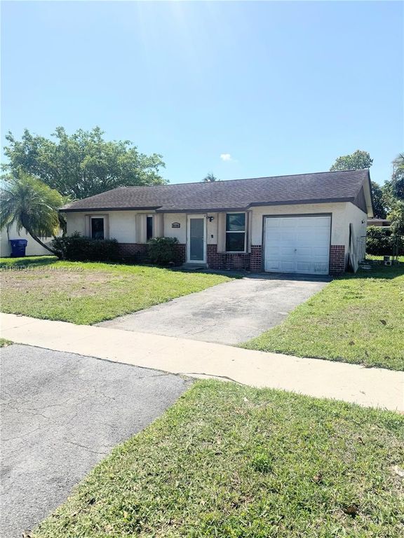 8160 SW 6th St, North Lauderdale, FL 33068