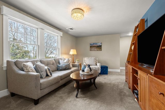 15 College Ave, Arlington, MA 02474