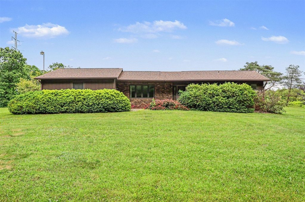 16791 De Avenue, Augusta, MI 49012