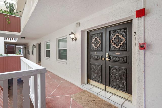 2900 GULF BOULEVARD 211, Belleair Beach, FL 33786