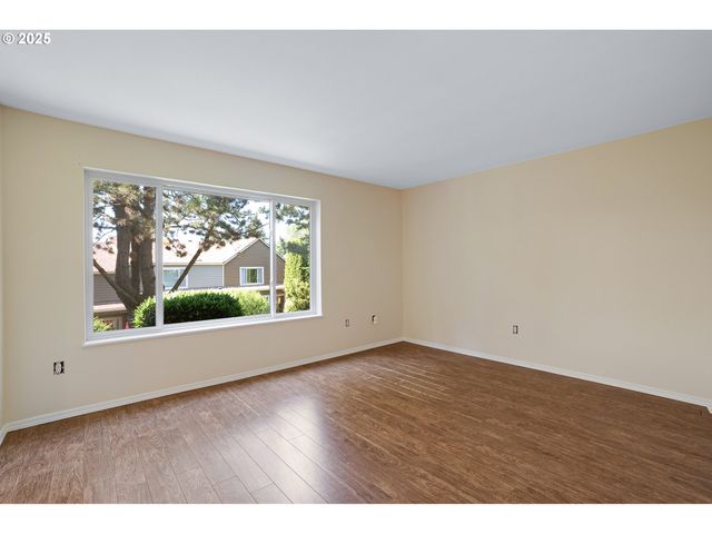 7145 Sw SAGERT St 103, Tualatin, OR 97062
