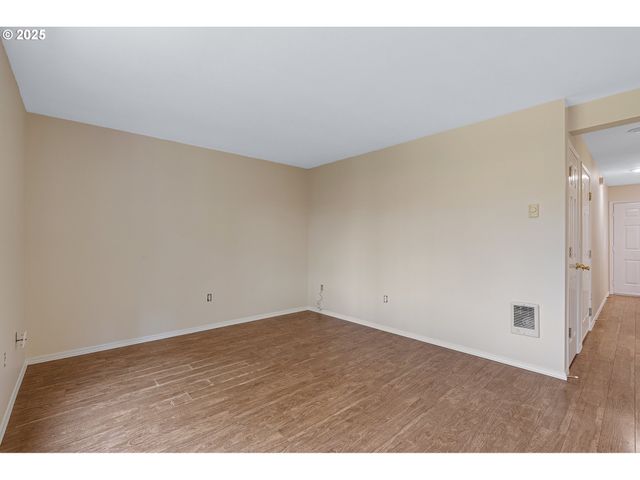 7145 Sw SAGERT St 103, Tualatin, OR 97062