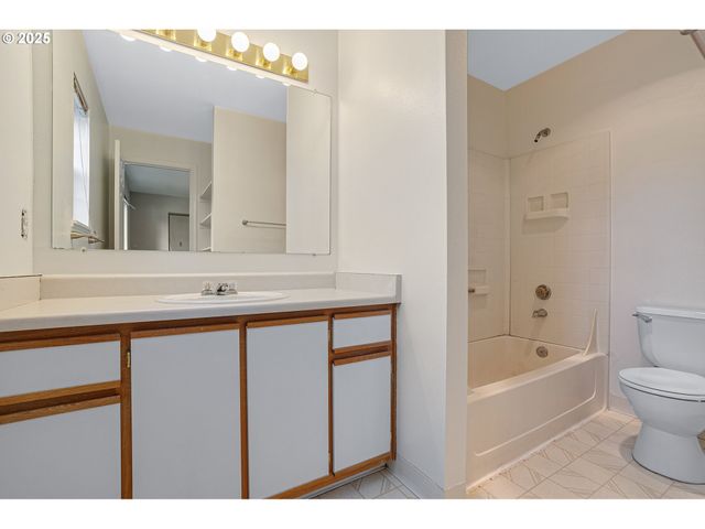 7145 Sw SAGERT St 103, Tualatin, OR 97062