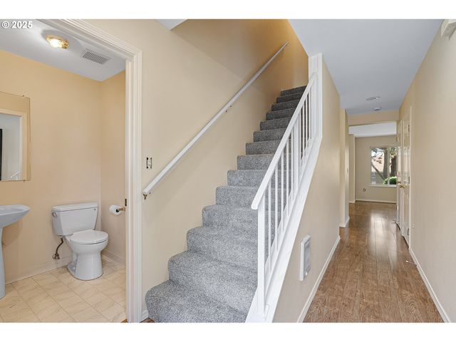 7145 Sw SAGERT St 103, Tualatin, OR 97062