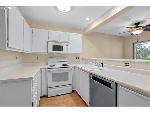 7145 Sw SAGERT St 103, Tualatin, OR 97062