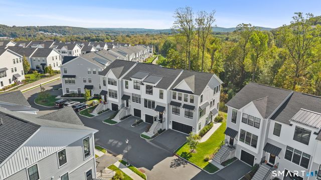 63 Brentwood Circle 63, Danbury, CT 06810