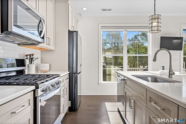 63 Brentwood Circle 63, Danbury, CT 06810