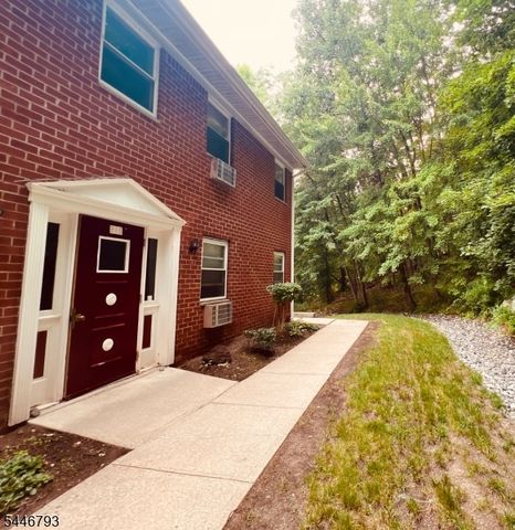 100 Pierson Miller 63, Pompton Lakes Boro, NJ 07442