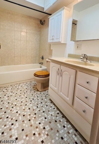 100 Pierson Miller 63, Pompton Lakes Boro, NJ 07442