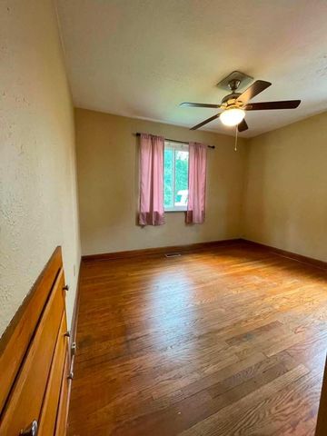 2006 Enslow Blvd, Hunginton, WV 25701