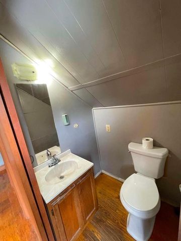 2006 Enslow Blvd, Hunginton, WV 25701