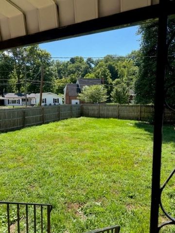 2006 Enslow Blvd, Hunginton, WV 25701