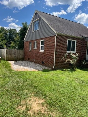 2006 Enslow Blvd, Hunginton, WV 25701
