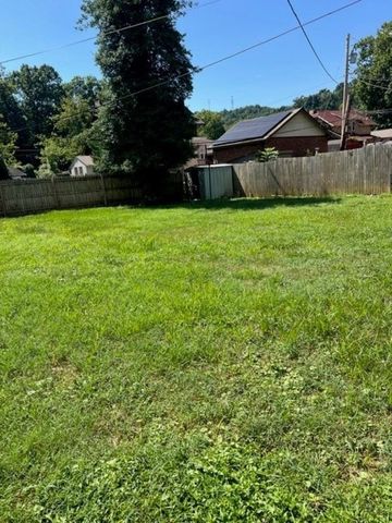 2006 Enslow Blvd, Hunginton, WV 25701