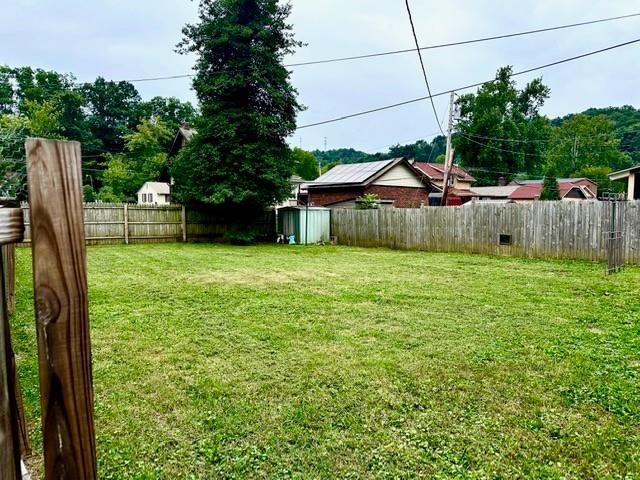 2006 Enslow Blvd, Hunginton, WV 25701
