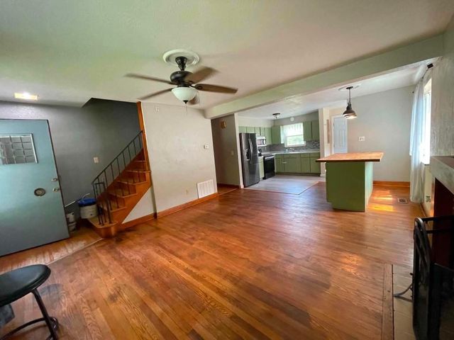 2006 Enslow Blvd, Hunginton, WV 25701